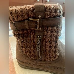 G by Guess Women’s Faux Suede Boots Booties Size 9M Sequins Knit